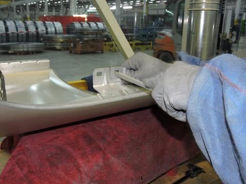 Detailaufnahme eines reparierten Bauteils nach Roboterfehlfunktion