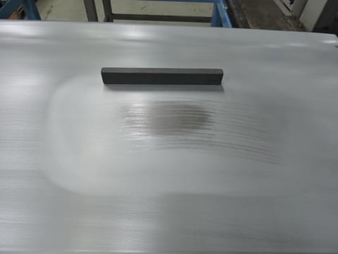 Nahaufnahme eines Bauteils mit Produktionsfehlern