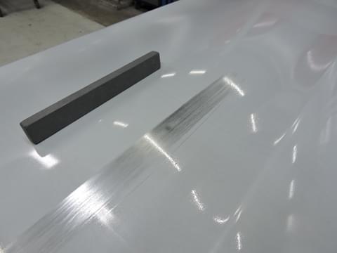 Detailansicht eines Bauteils mit Produktionsfehlern